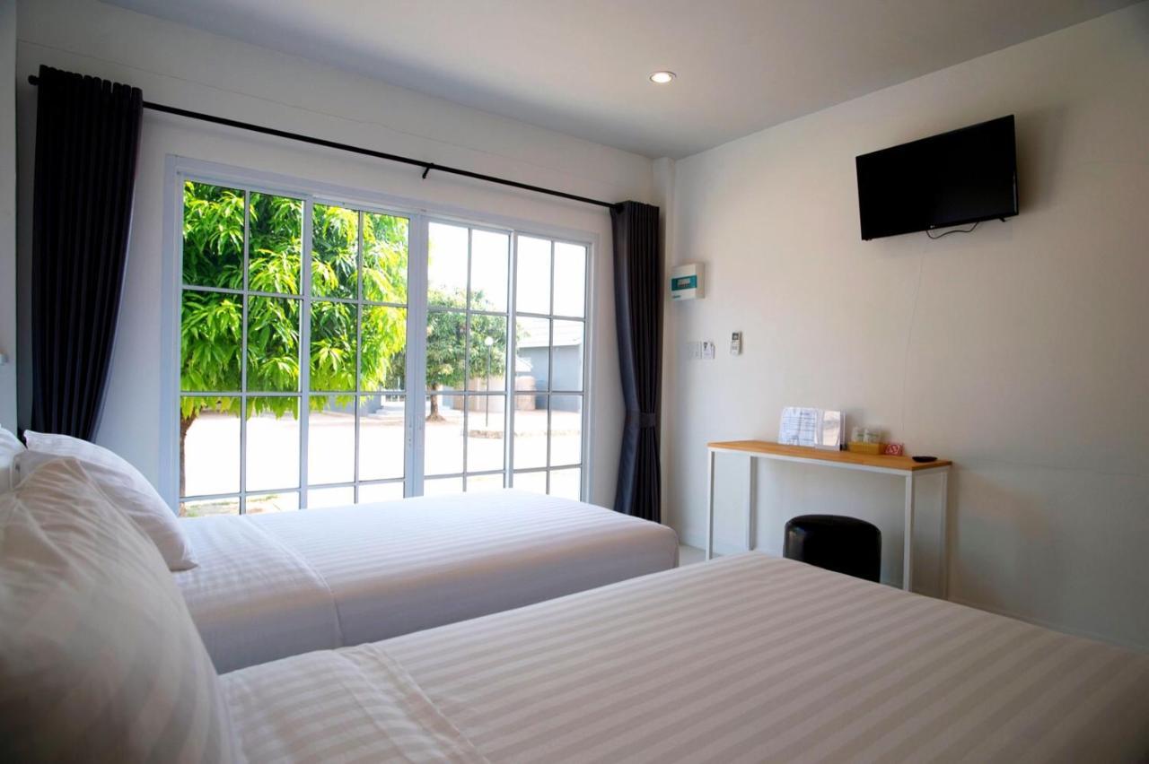 Hotel Bhive Nakhon Phanom Exterior foto