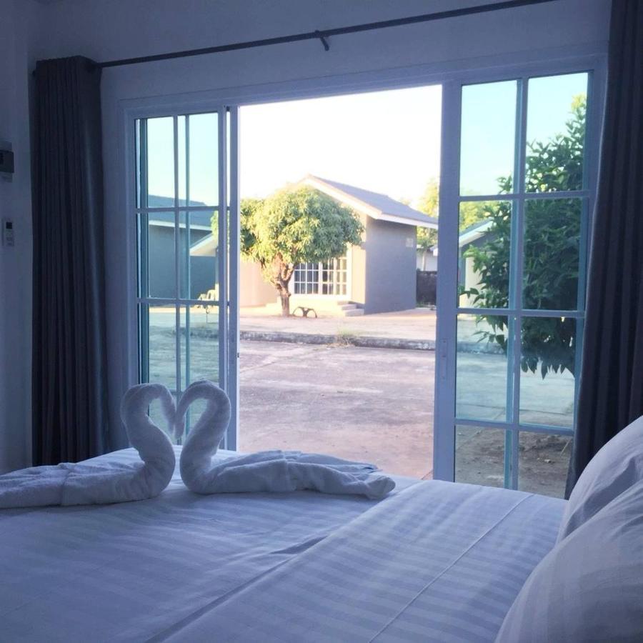 Hotel Bhive Nakhon Phanom Exterior foto